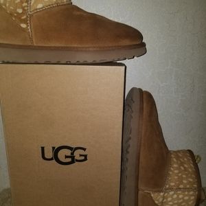 Ugg limited edition idyllwild mini classic size 6